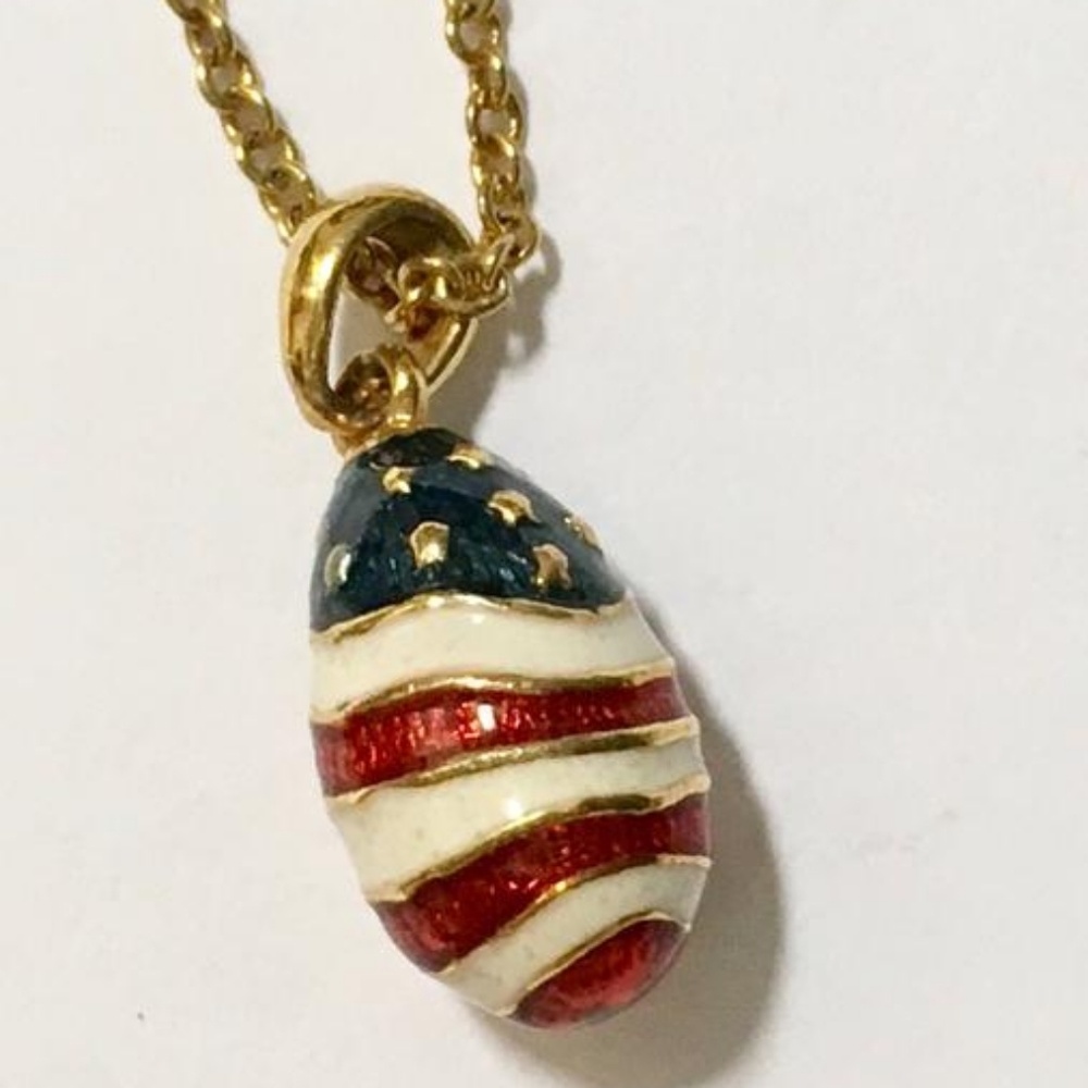 <JOAN RIVERS>  Patriotic Egg Flag Pendant Necklace